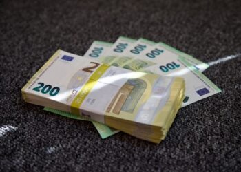 Practical Tips for Crafting a Resilient Investment Strategy in Uncertain Times