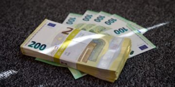 Practical Tips for Crafting a Resilient Investment Strategy in Uncertain Times